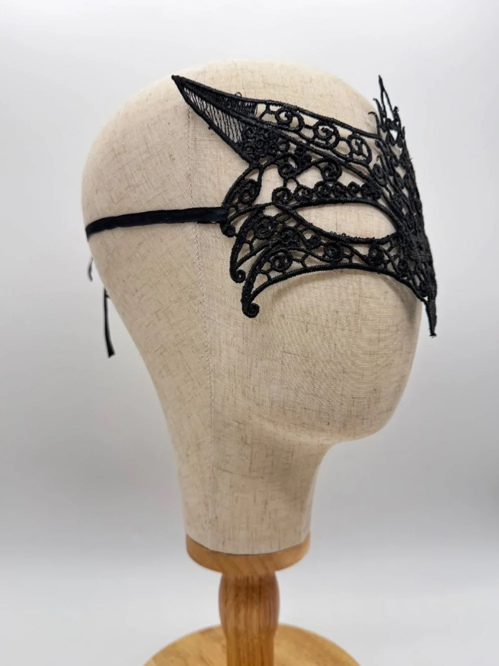 Black Lace Masquerade Mask Fox Crown Gothic Halloween Costume Ball NWOT